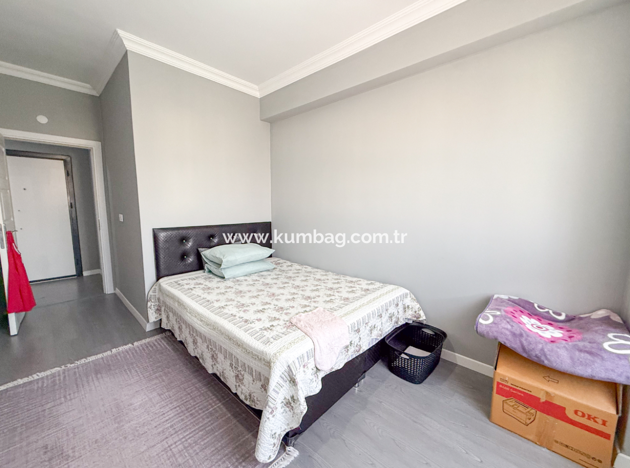 Grosse Und Geräumige 2 1 Wohnung Zum Verkauf An Der Hauptstrasse In Kumbağ