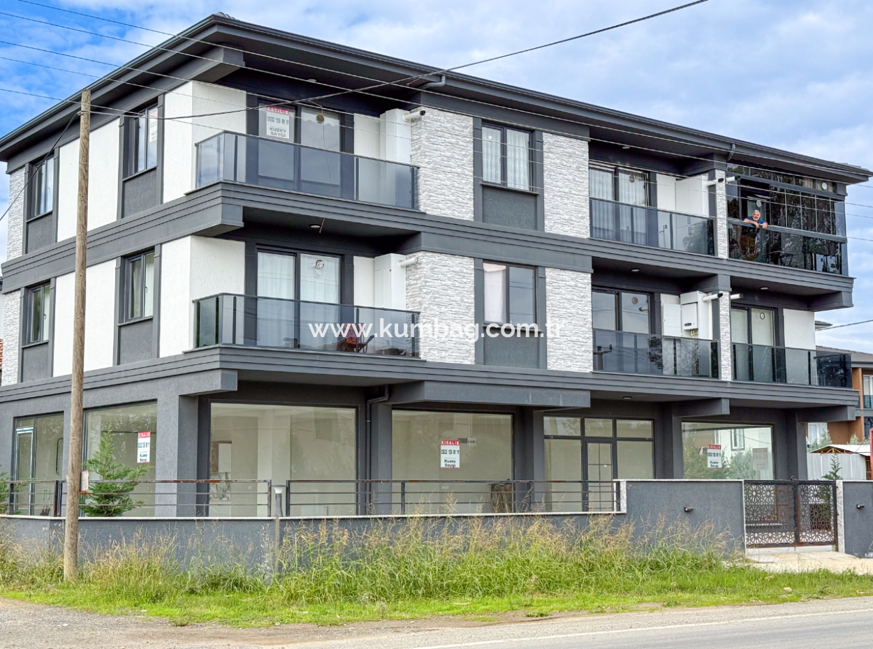 Grosser Lagerladen Zur Miete An Der Belebten Hauptstrasse Kumbağ