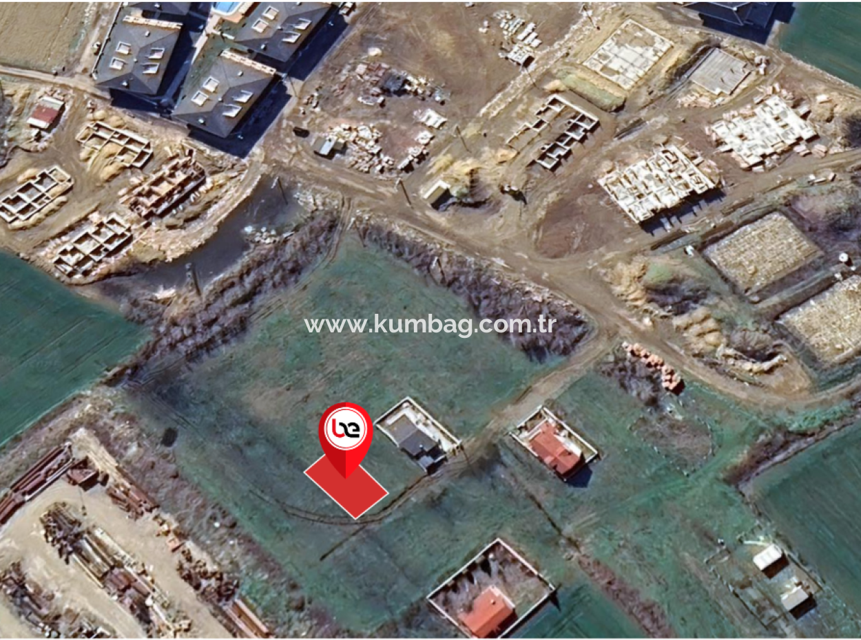 248 Quadratmeter 3-Stöckiges Grundstück Zum Verkauf In Kumbağ
