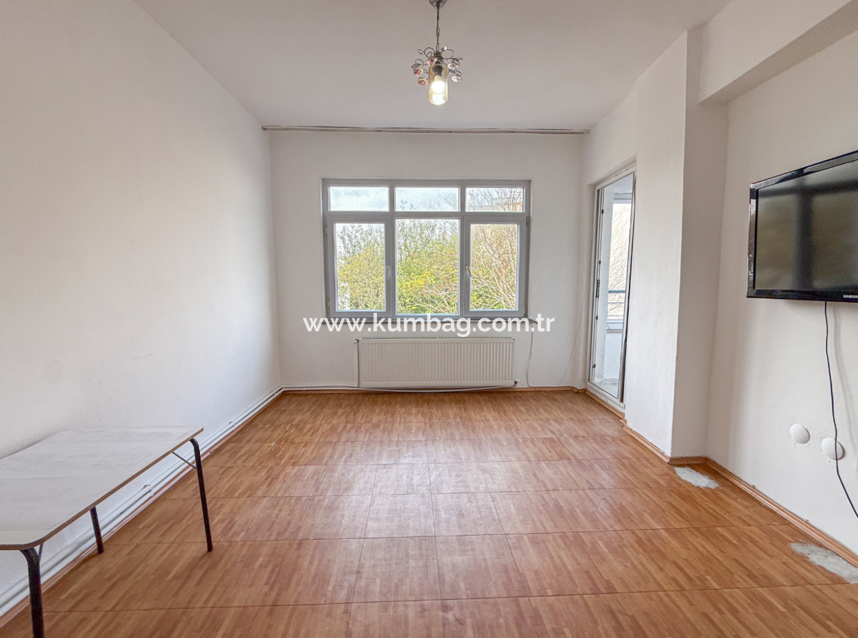 1 1 Miete Mit Doppelbalkon In Einem Gebäude Direkt Am Meer An Der Kumbağ-Promenade