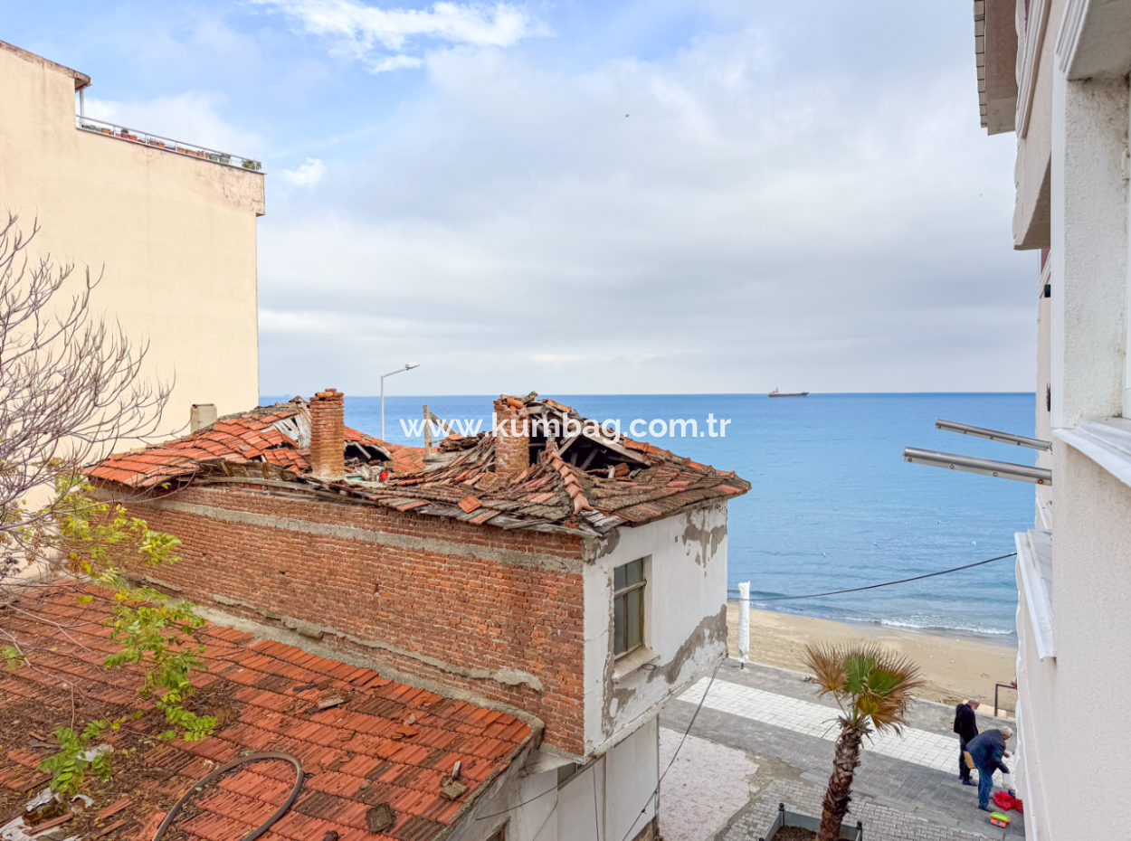 1 1 Miete Mit Doppelbalkon In Einem Gebäude Direkt Am Meer An Der Kumbağ-Promenade