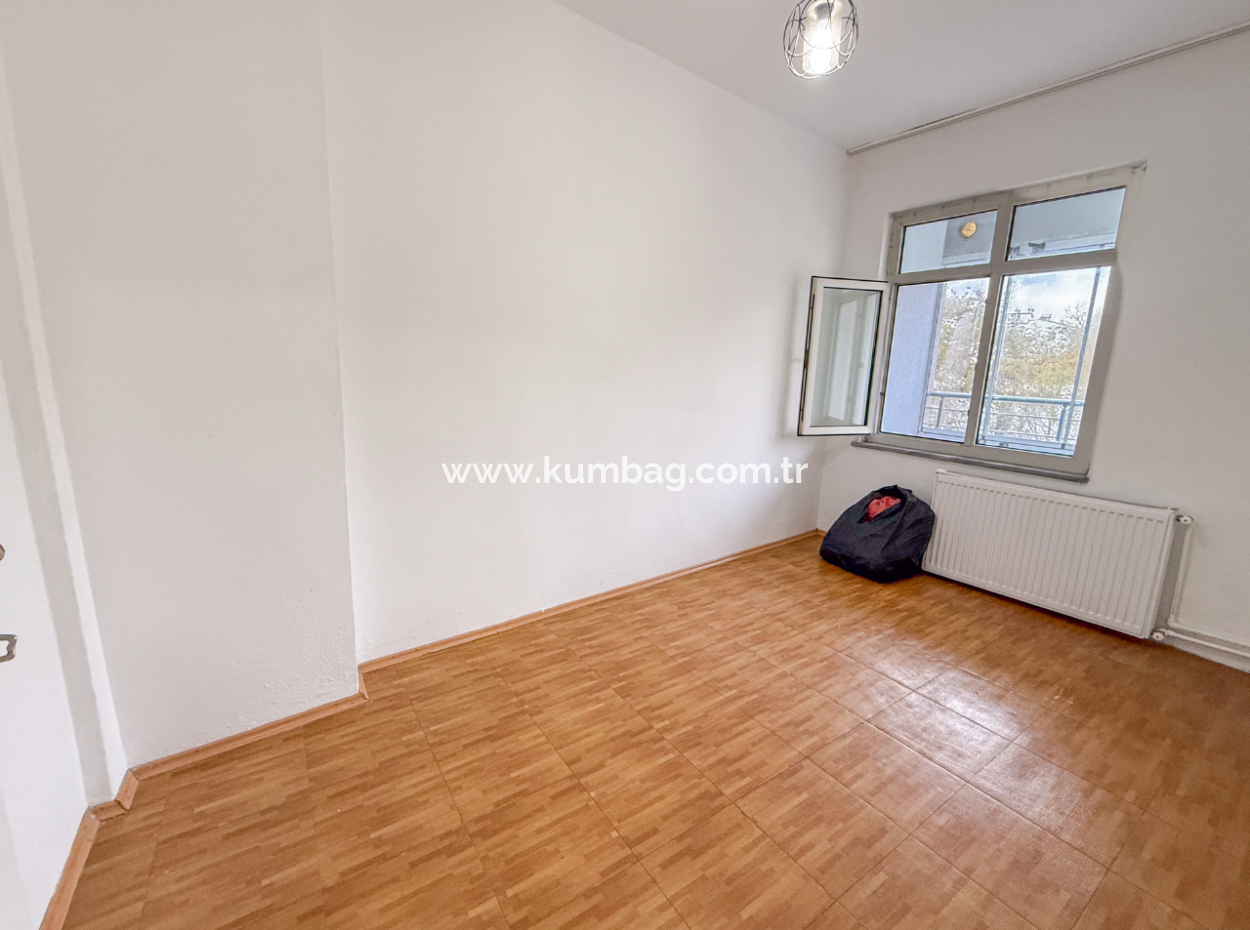 1 1 Miete Mit Doppelbalkon In Einem Gebäude Direkt Am Meer An Der Kumbağ-Promenade