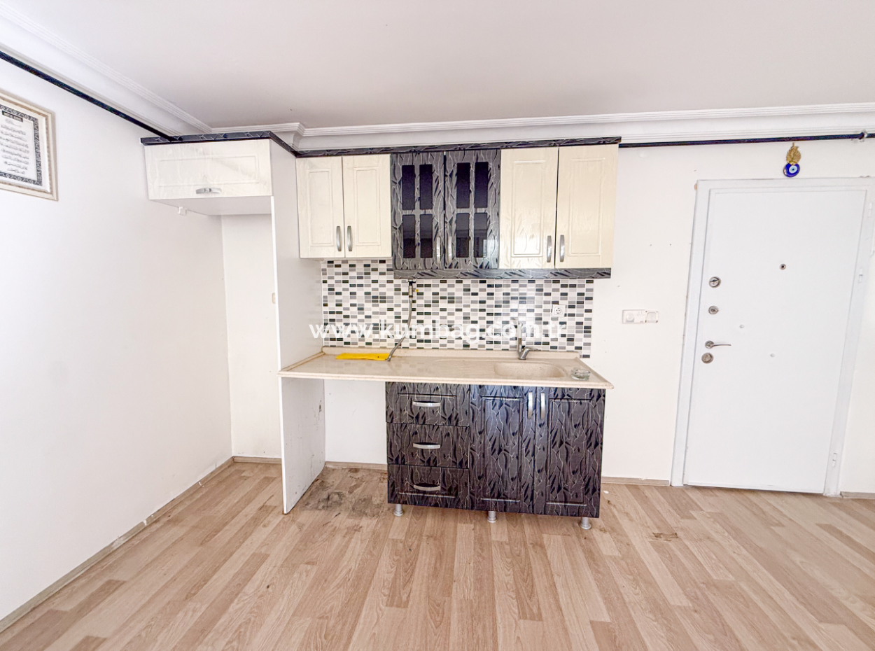 Grosse Und Geräumige 2 1 Wohnung Zum Verkauf In Einem Komplex Mit Pool In Kumbağ 