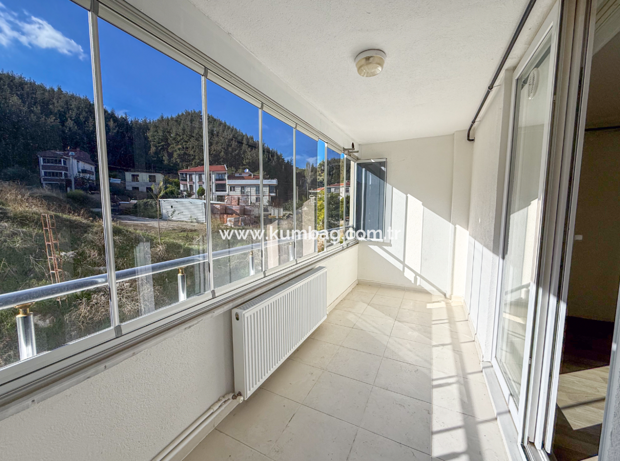 Grosse Und Geräumige 2 1 Wohnung Zum Verkauf In Einem Komplex Mit Pool In Kumbağ 