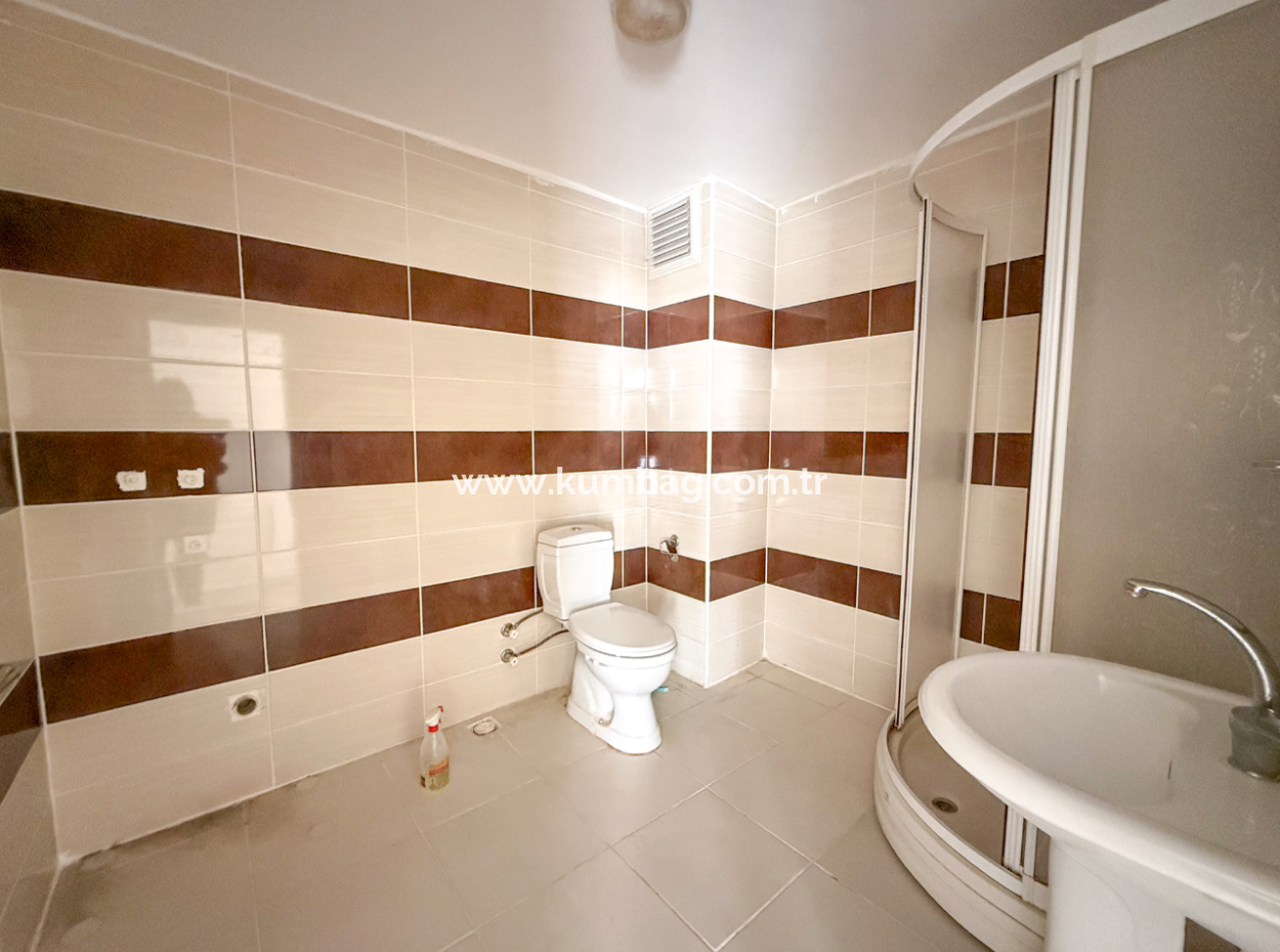 Grosse Und Geräumige 2 1 Wohnung Zum Verkauf In Einem Komplex Mit Pool In Kumbağ 