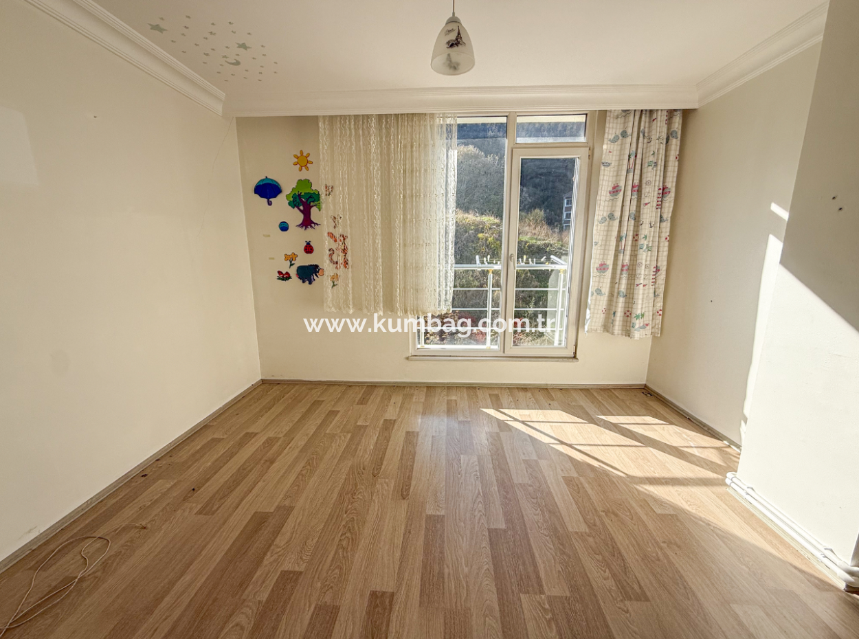 Grosse Und Geräumige 2 1 Wohnung Zum Verkauf In Einem Komplex Mit Pool In Kumbağ 