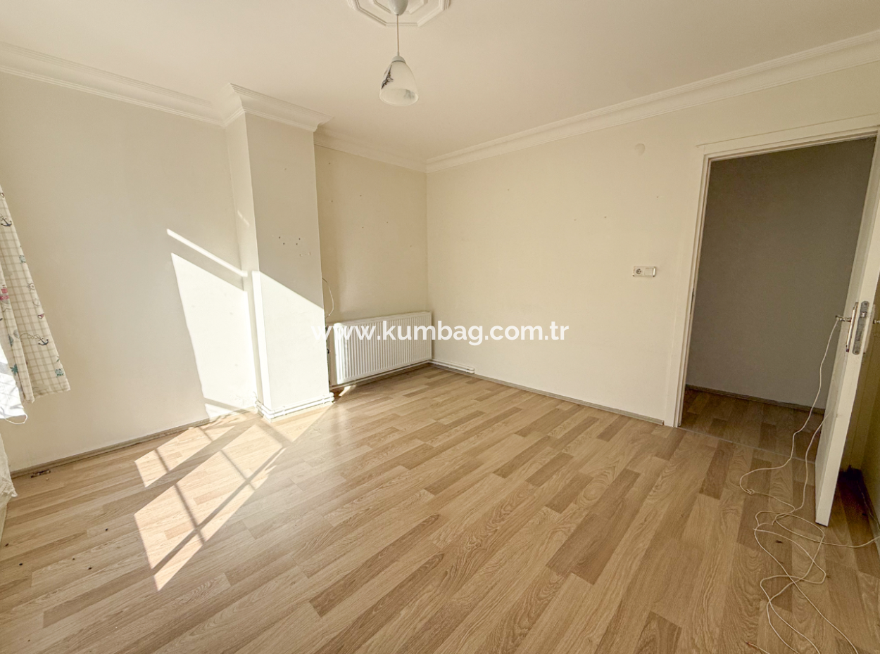 Grosse Und Geräumige 2 1 Wohnung Zum Verkauf In Einem Komplex Mit Pool In Kumbağ 