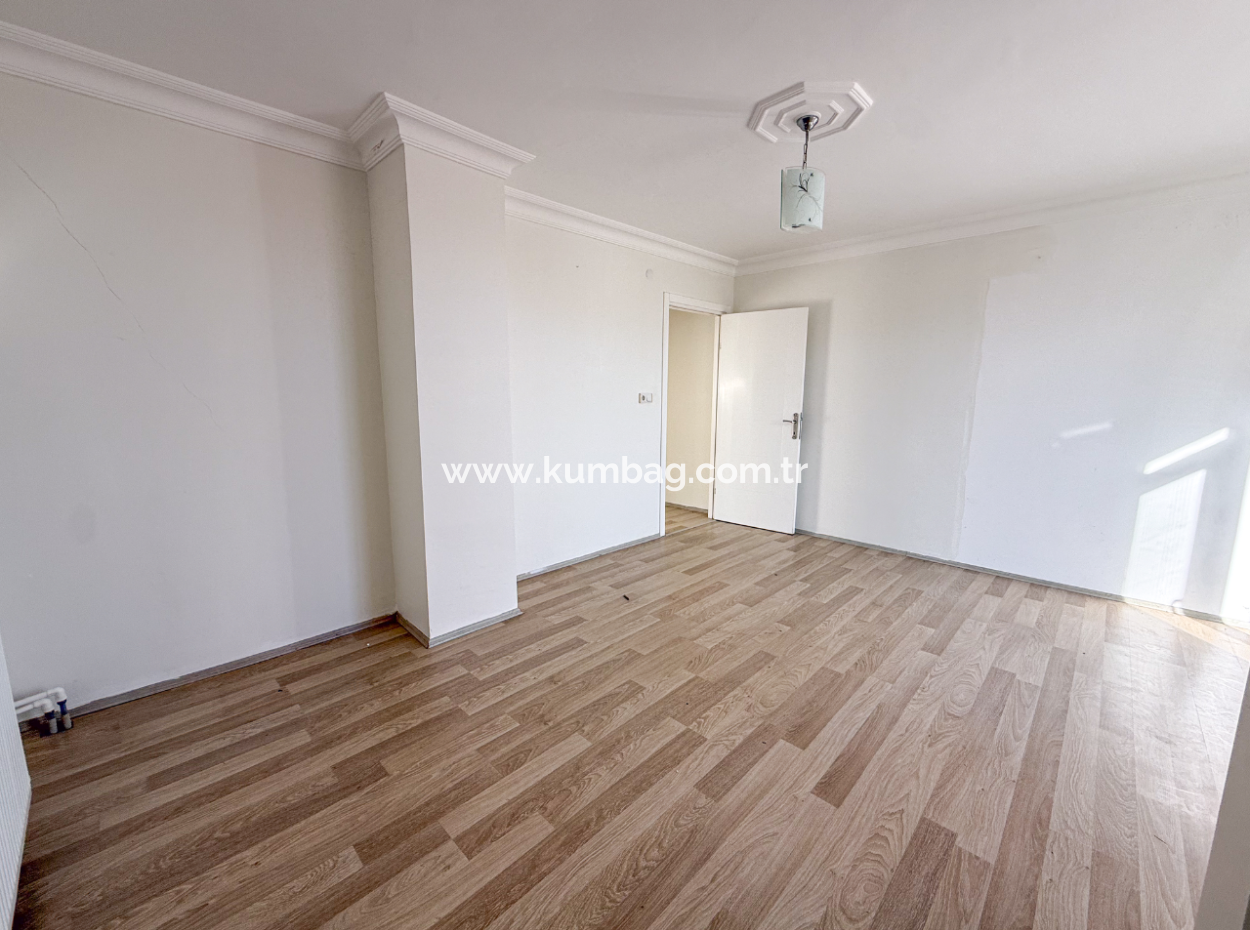 Grosse Und Geräumige 2 1 Wohnung Zum Verkauf In Einem Komplex Mit Pool In Kumbağ 