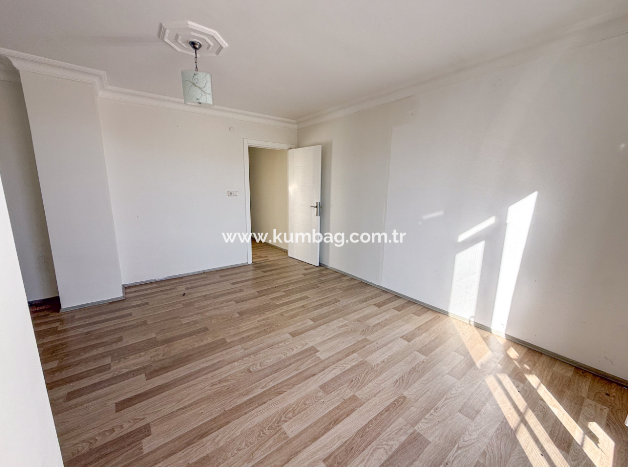 Grosse Und Geräumige 2 1 Wohnung Zum Verkauf In Einem Komplex Mit Pool In Kumbağ 