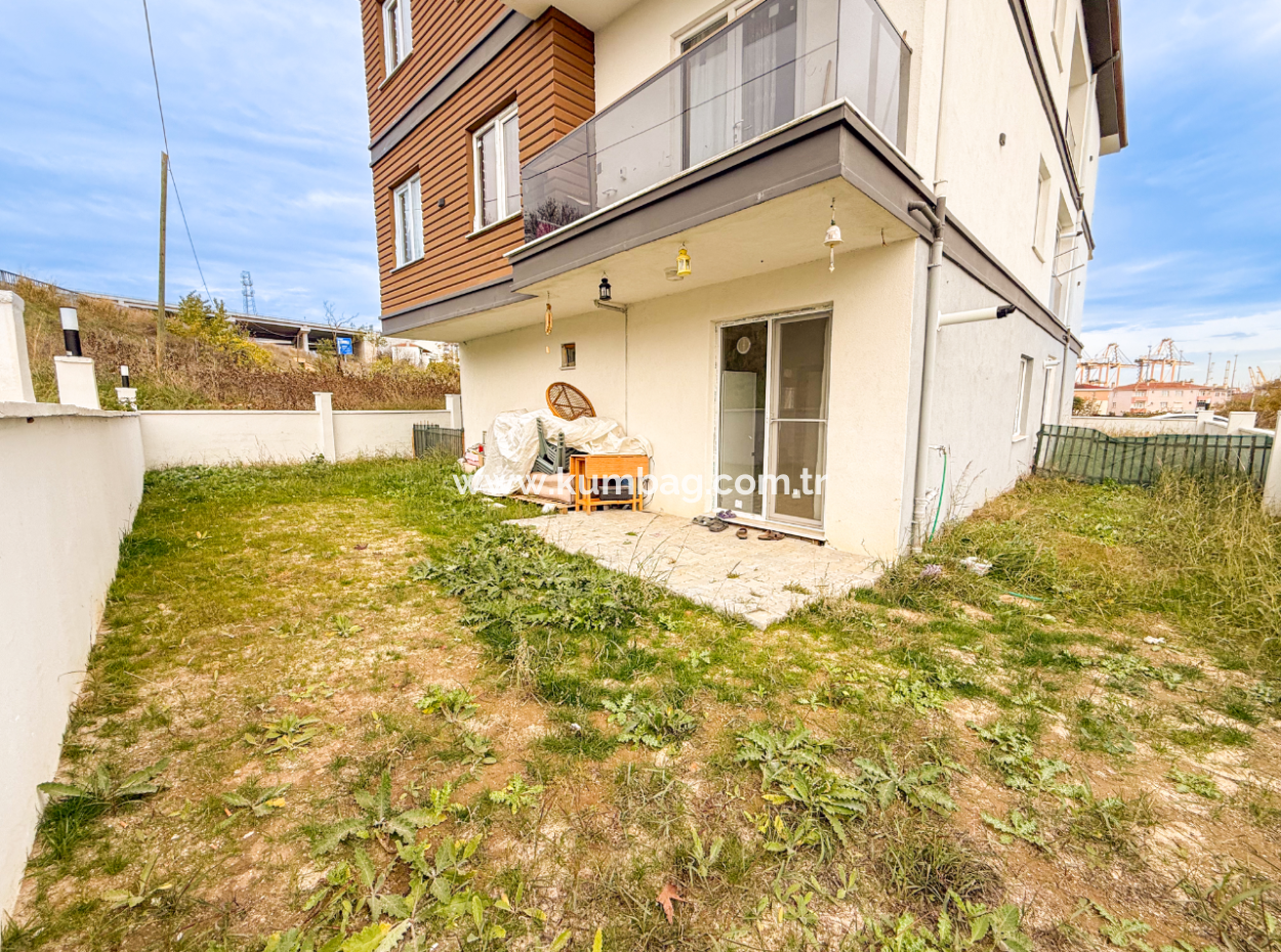 1 1 Wohnung Mit Garten In Einem Neuen Gebäude Auf Der Strandseite Der Strasse In Kumbağ