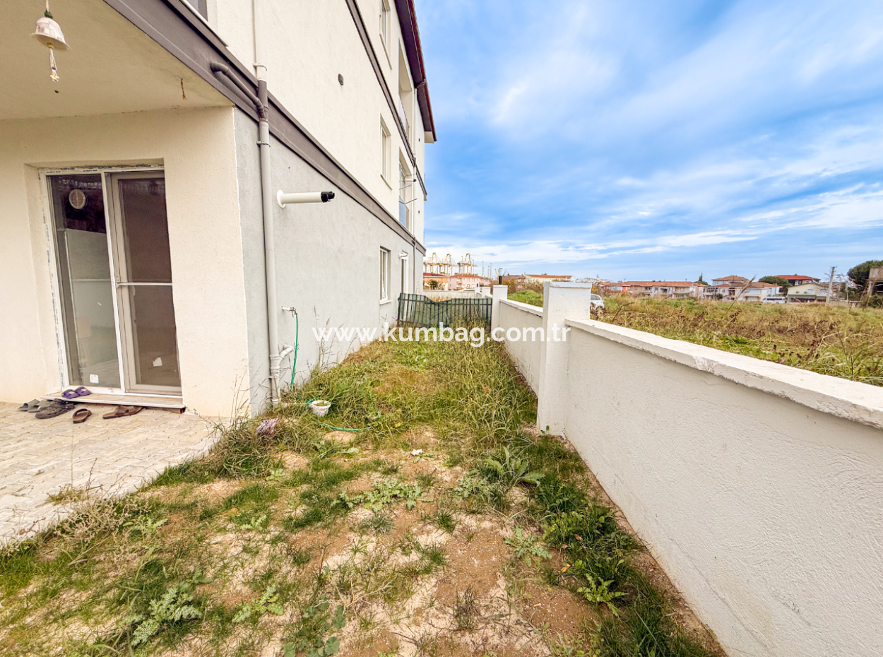 1 1 Wohnung Mit Garten In Einem Neuen Gebäude Auf Der Strandseite Der Strasse In Kumbağ