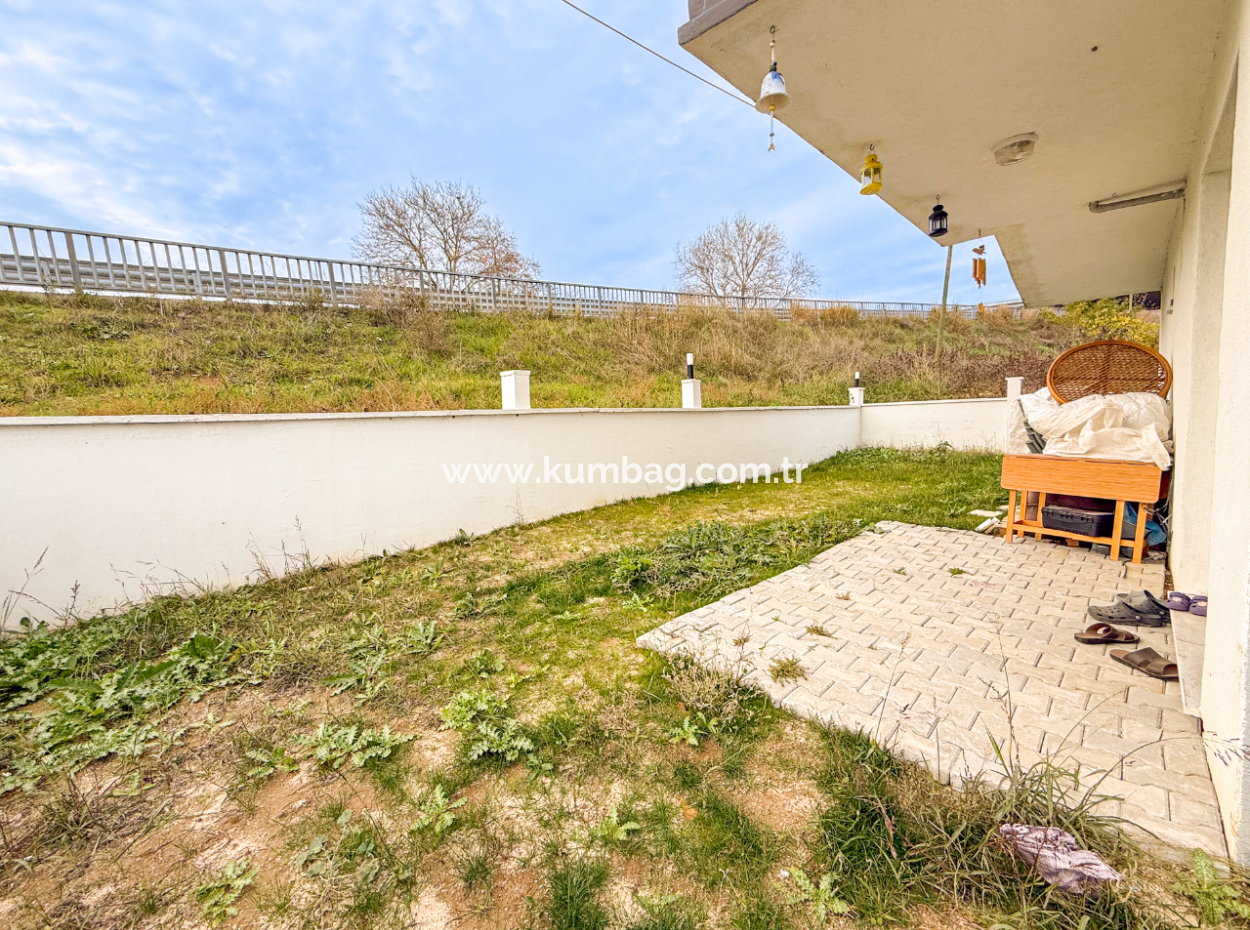 1 1 Wohnung Mit Garten In Einem Neuen Gebäude Auf Der Strandseite Der Strasse In Kumbağ