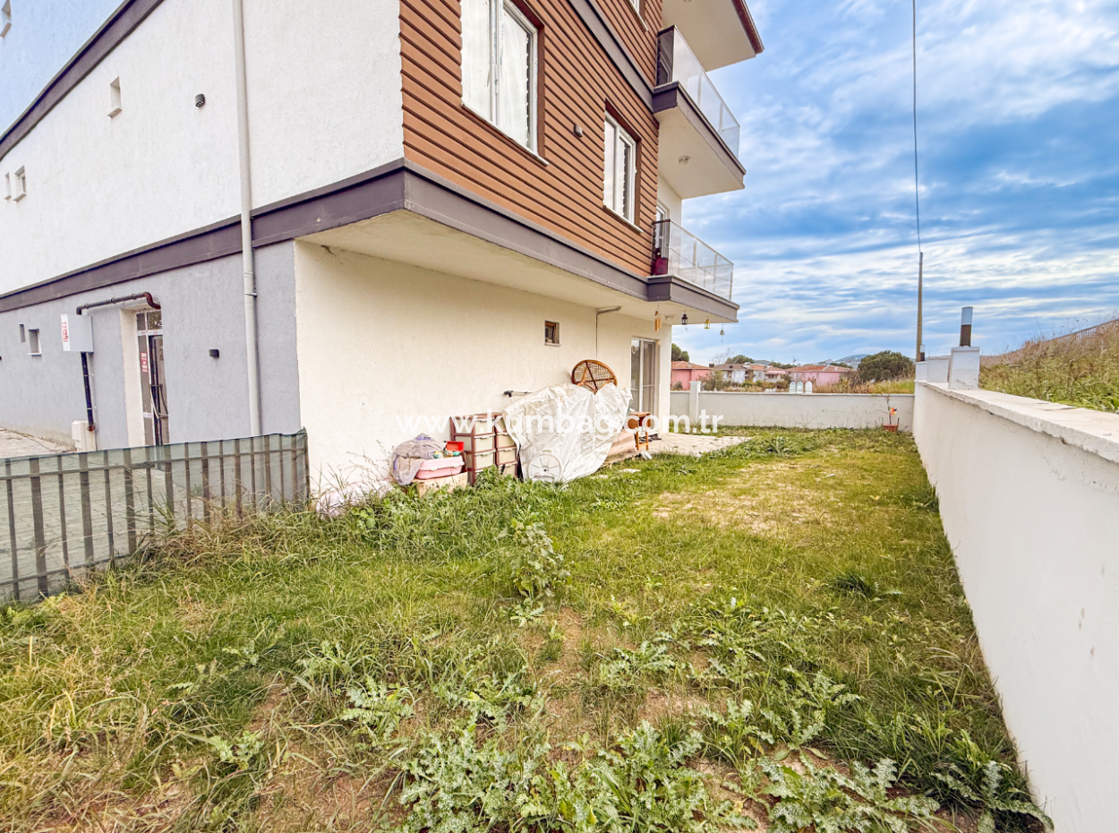 1 1 Wohnung Mit Garten In Einem Neuen Gebäude Auf Der Strandseite Der Strasse In Kumbağ