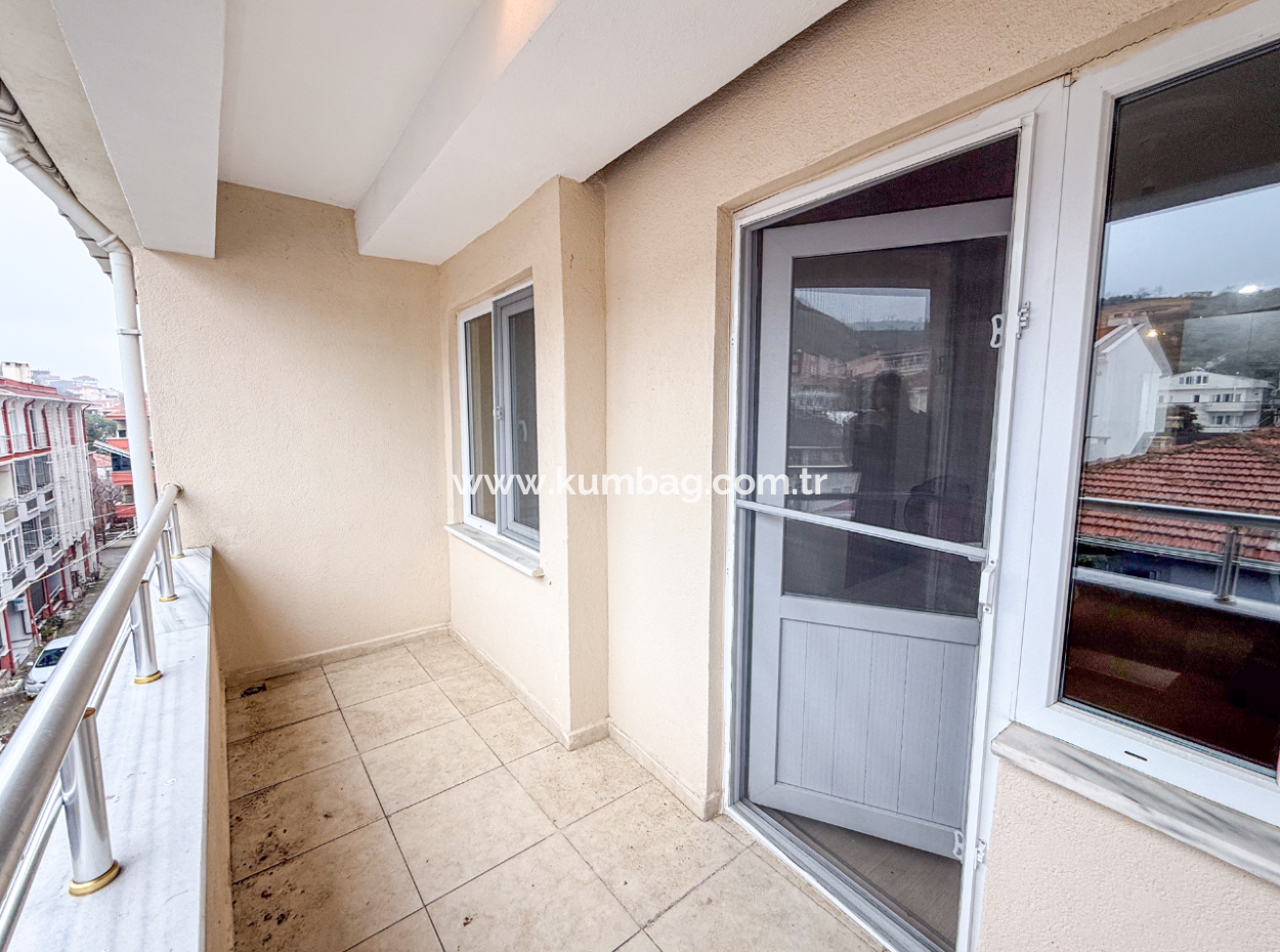 3 1 Duplex Zum Verkauf Mit Terrasse Und Doppelbalkon Im Zentrum Von Kumbağ