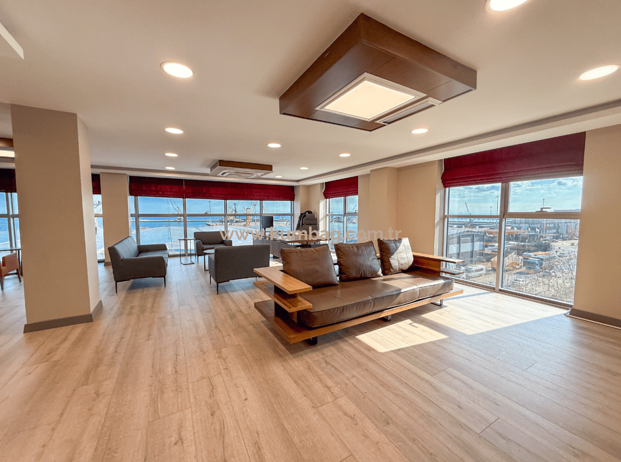 100.Year Sub-Road Street Sea View Complete Rental Plaza