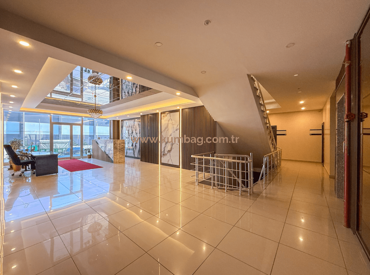 100.Year Sub-Road Street Sea View Complete Rental Plaza