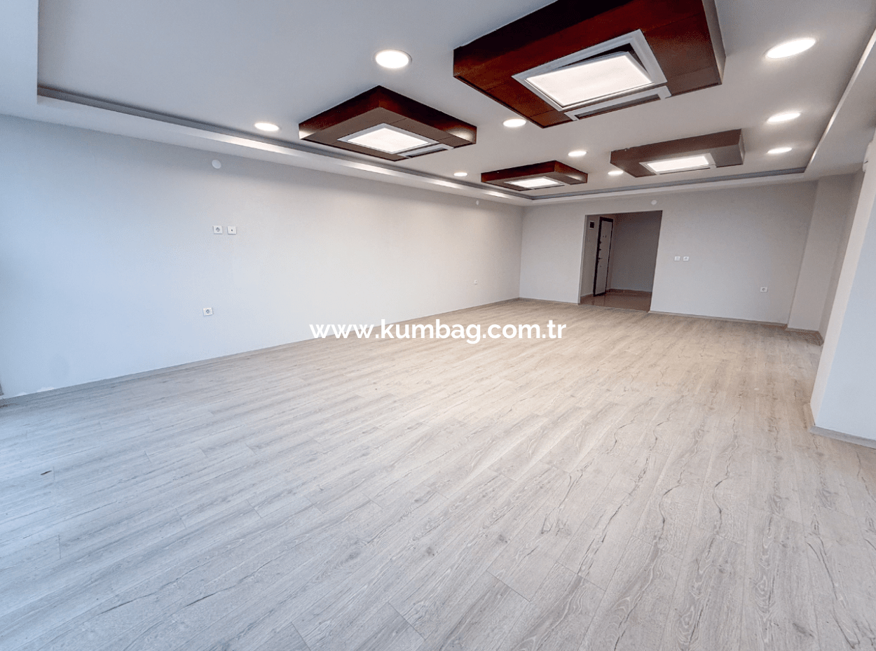 100.Year Sub-Road Street Sea View Complete Rental Plaza