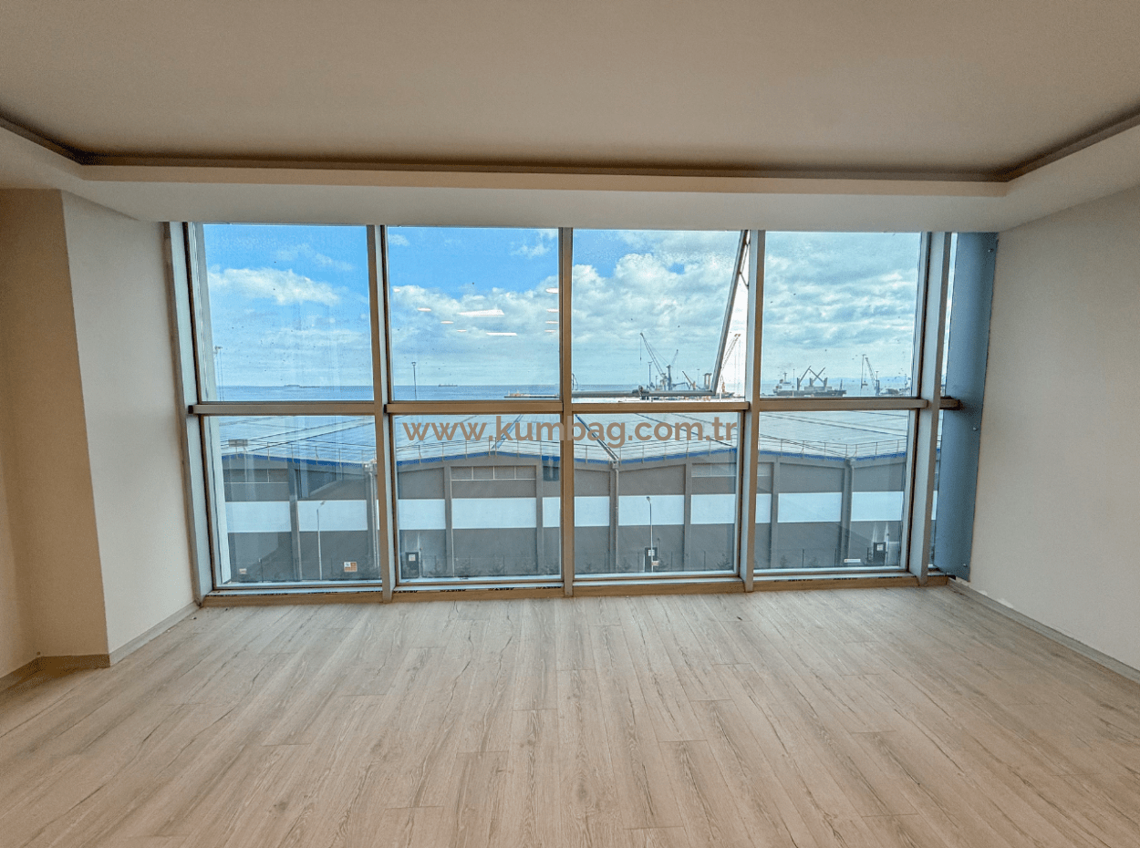 100.Year Sub-Road Street Sea View Complete Rental Plaza