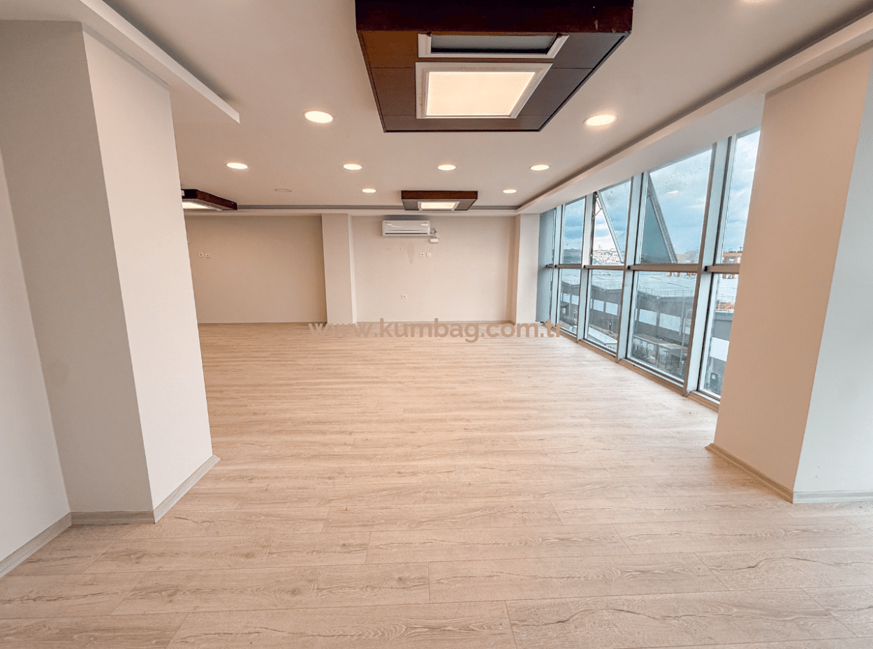 100.Year Sub-Road Street Sea View Complete Rental Plaza