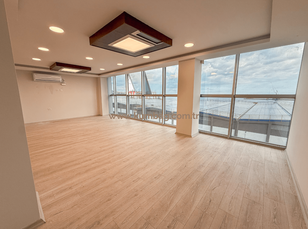 100.Year Sub-Road Street Sea View Complete Rental Plaza