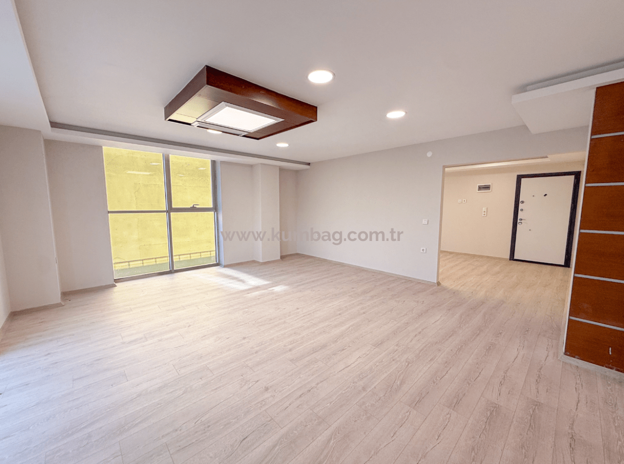 100.Year Sub-Road Street Sea View Complete Rental Plaza