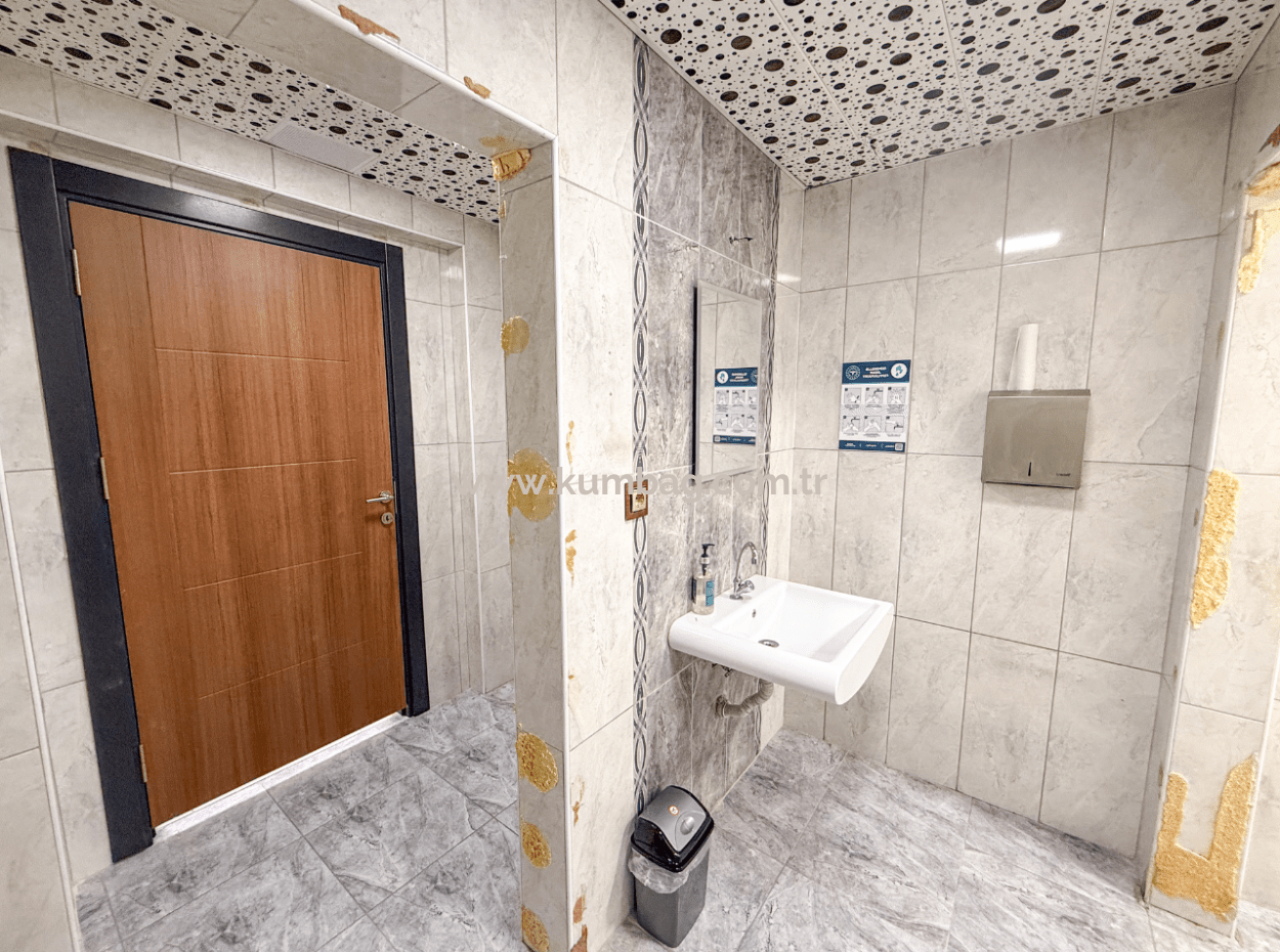 100.Year Sub-Road Street Sea View Complete Rental Plaza