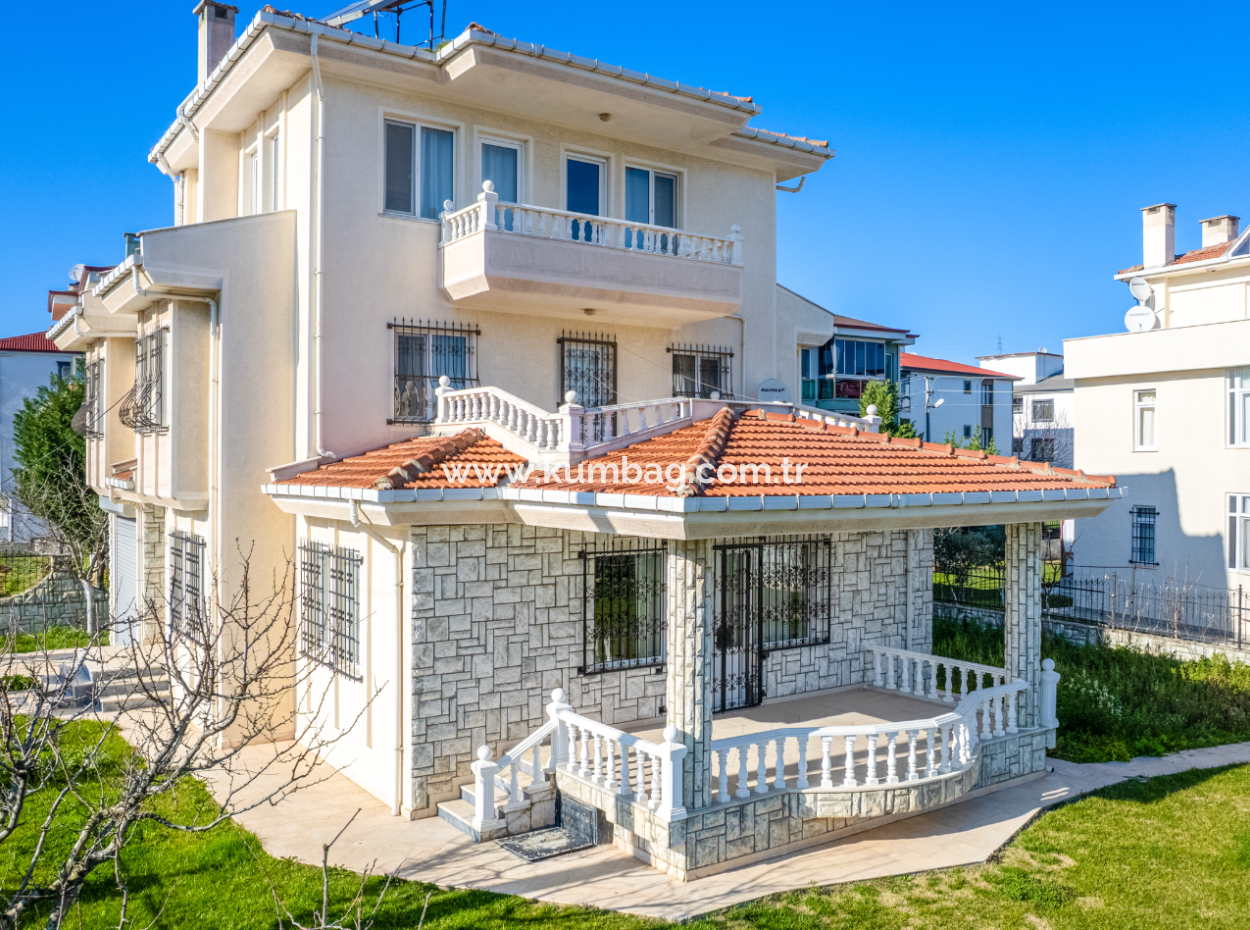 Trplex 7 1 Villa Zum Verkauf Auf 740 M² Grundstück In Kumbağ