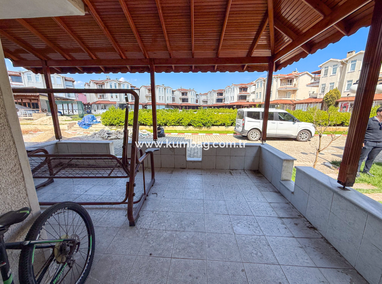 Triplex-Villa Zum Verkauf Auf Einem Gelände Mit Einem 50 Meter Grossen Pool Zum Kumbağ-Meer