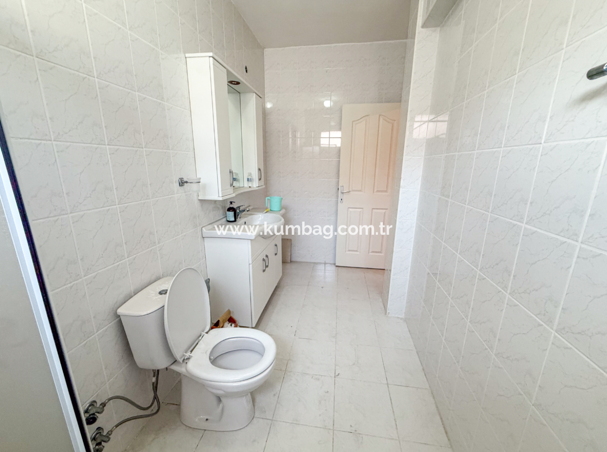 Triplex-Villa Zum Verkauf Auf Einem Gelände Mit Einem 50 Meter Grossen Pool Zum Kumbağ-Meer