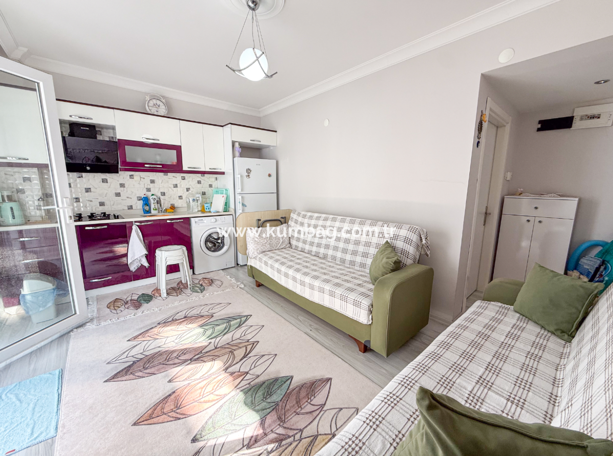 1 1 Wohnung Zum Verkauf In Einem Wohngebäude In Der Nähe Des Gündal-Strandes In Kumbağ