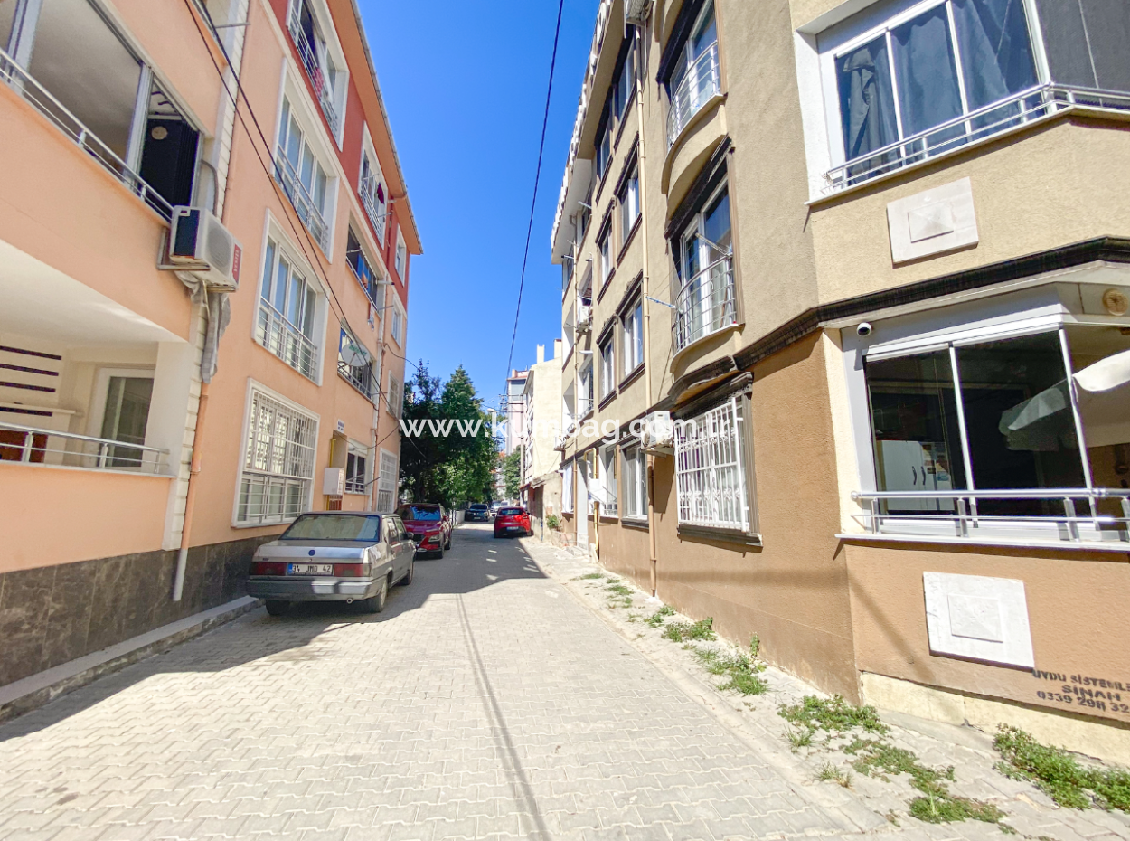 Voll Möblierte Wohnung Zu Mieten 2 1 Wohnungen Mit Aufzug An Der Zentralen Lage Von Kumbağ