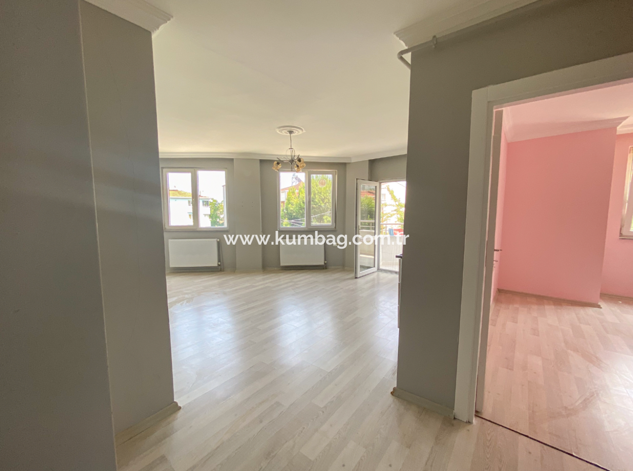 Geräumige 11-Wohnung Zum Verkauf Mit Mieter In Der Nähe Der Kumbağ Marktstrasse