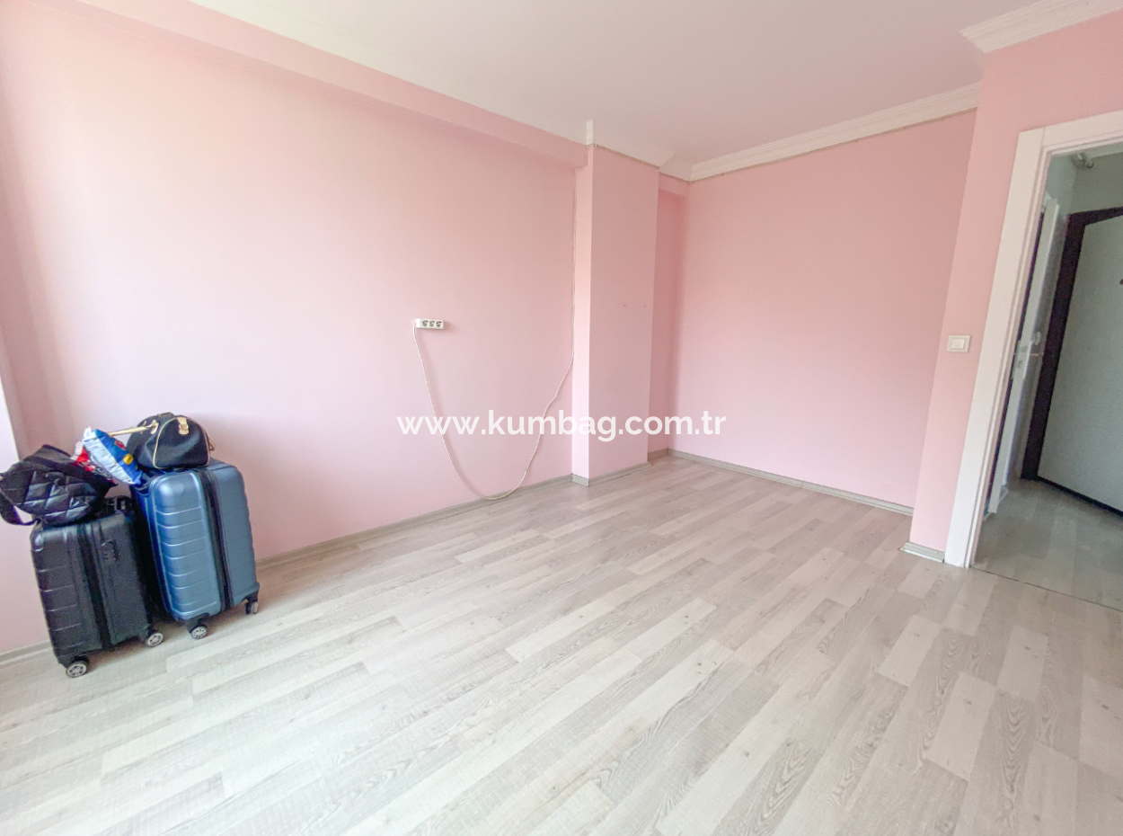 Geräumige 11-Wohnung Zum Verkauf Mit Mieter In Der Nähe Der Kumbağ Marktstrasse