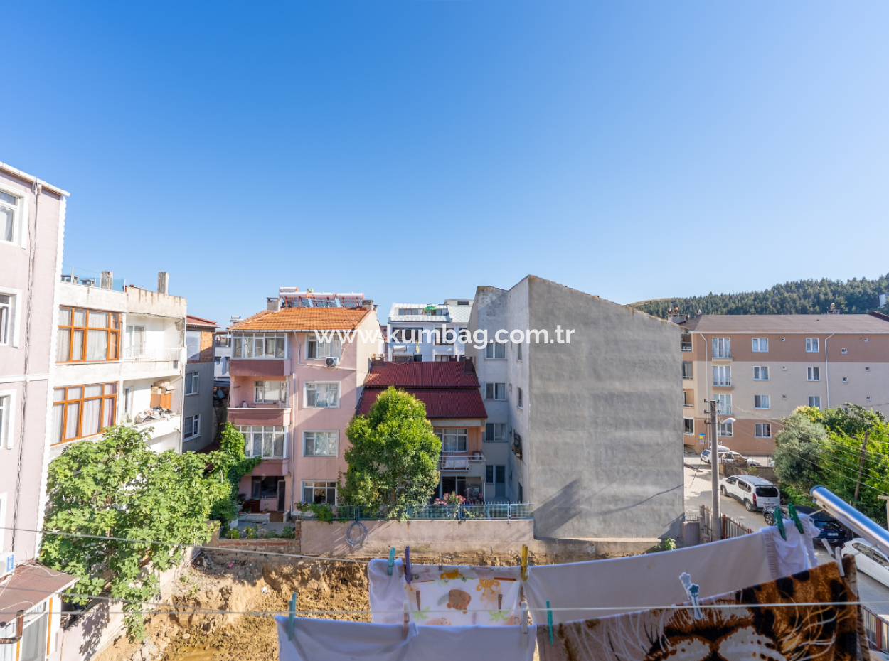 2 1 Wohnungen Zum Verkauf In Der Kumbağ Marktstrasse, Nahe Der Strasse Und Dem Meer