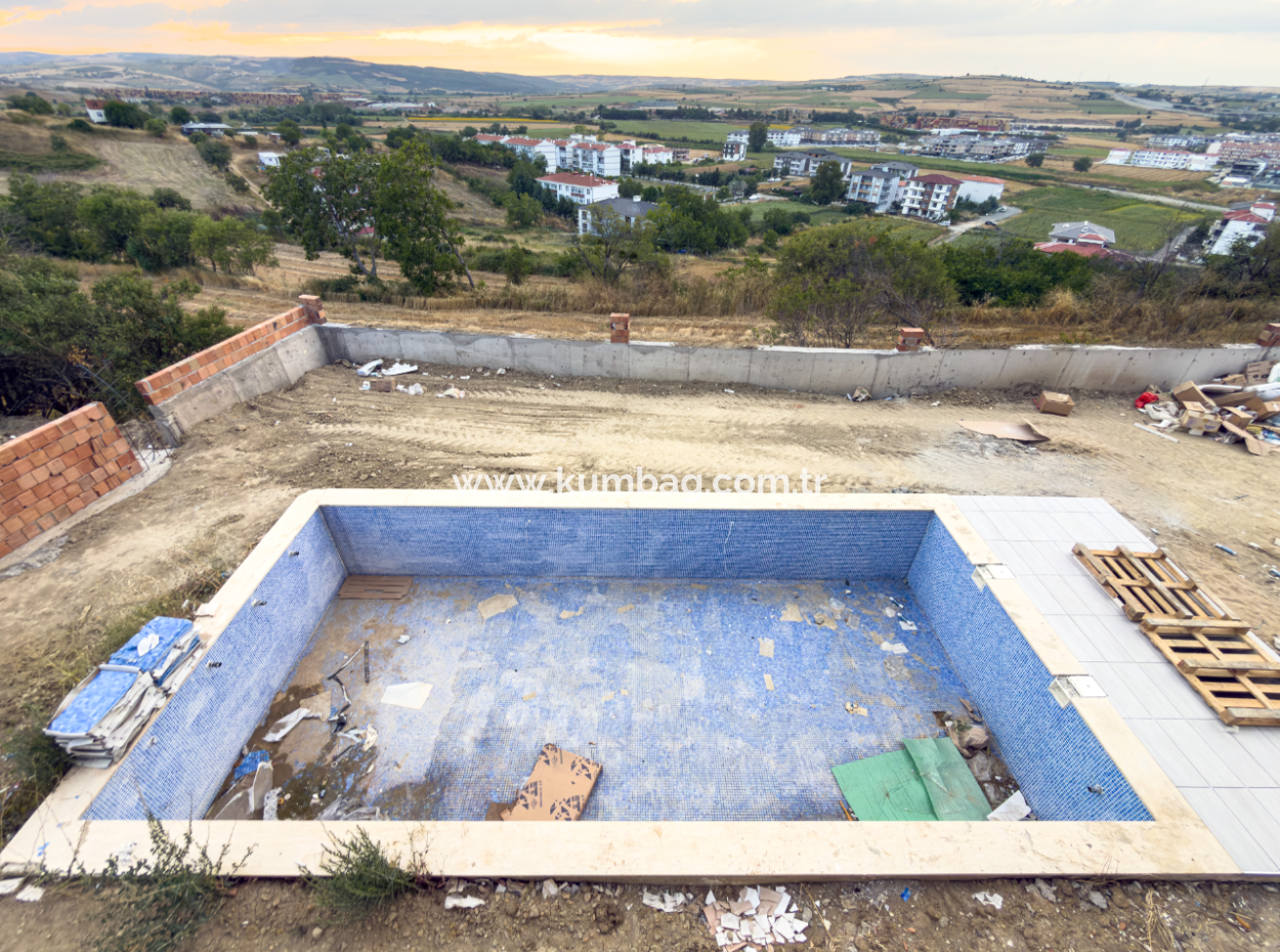 2 1 Wohnung Zum Verkauf Mit Meer- Und Naturblick Auf Einem Gelände Mit Kumbağ-Pool
