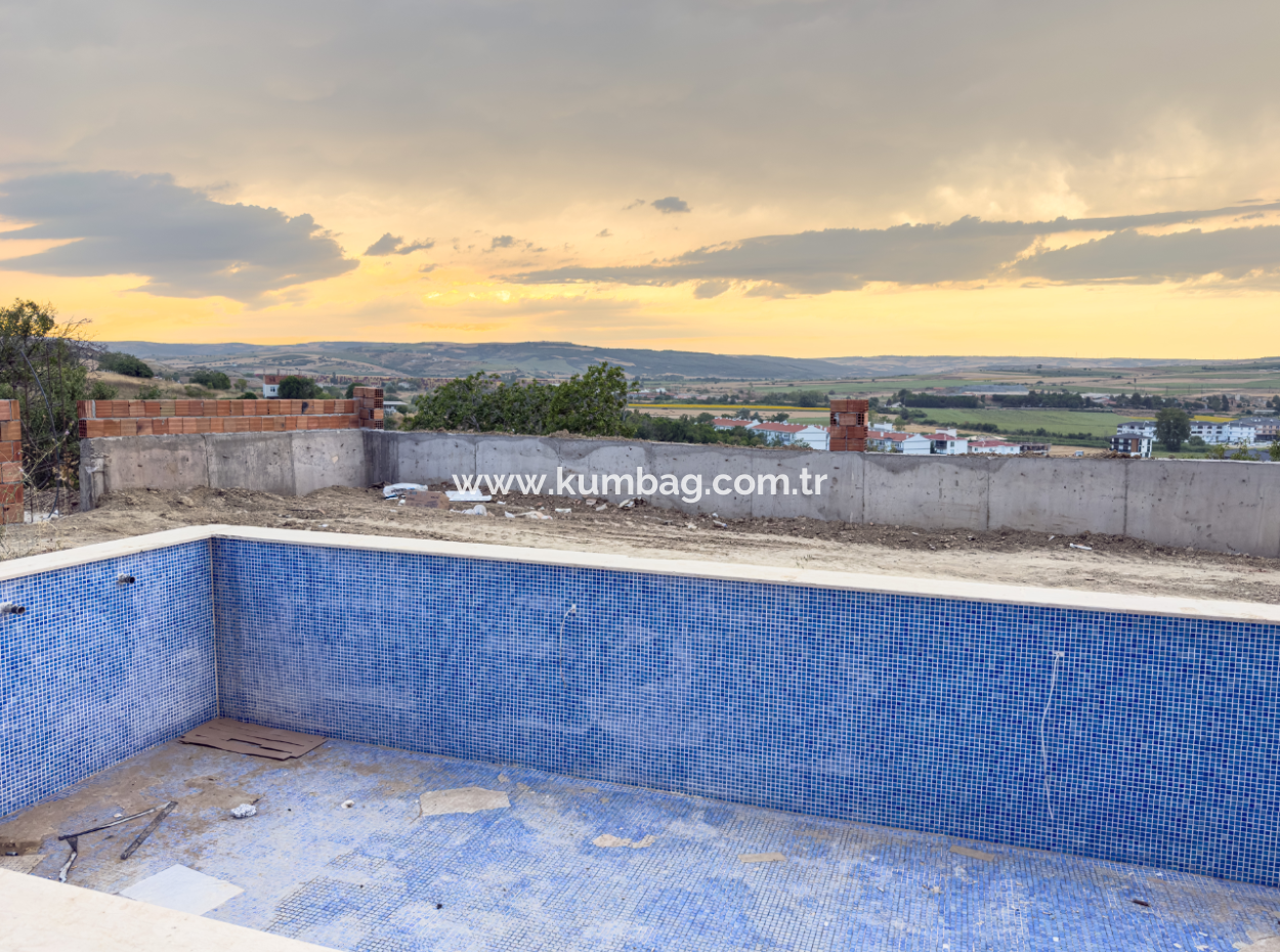 2 1 Wohnung Zum Verkauf Mit Meer- Und Naturblick Auf Einem Gelände Mit Kumbağ-Pool