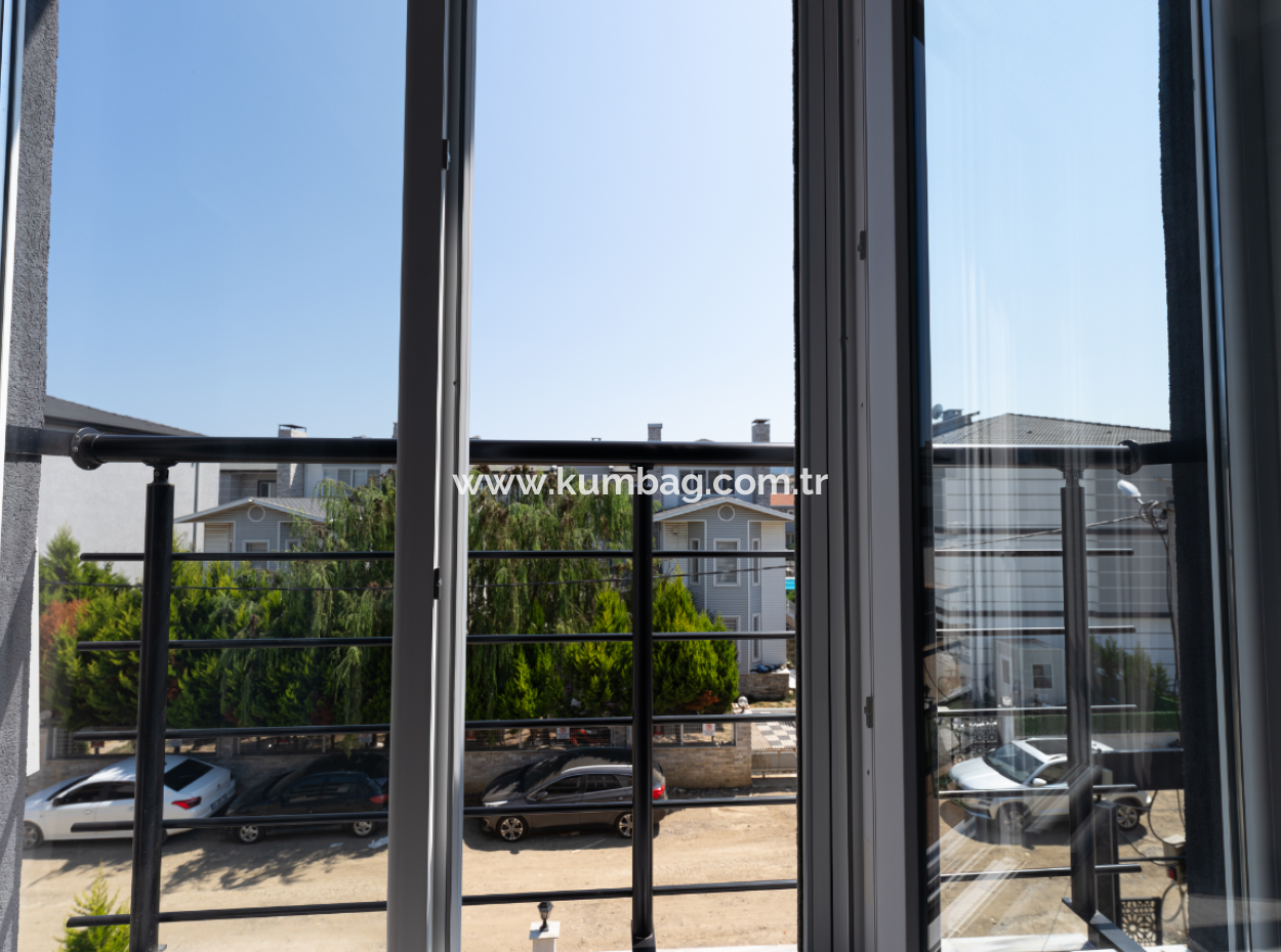 1 1 Wohnung Zum Verkauf In Einem Neuen Gebäude Mit Siedlung In Kumbağ, Nahe Der Strasse