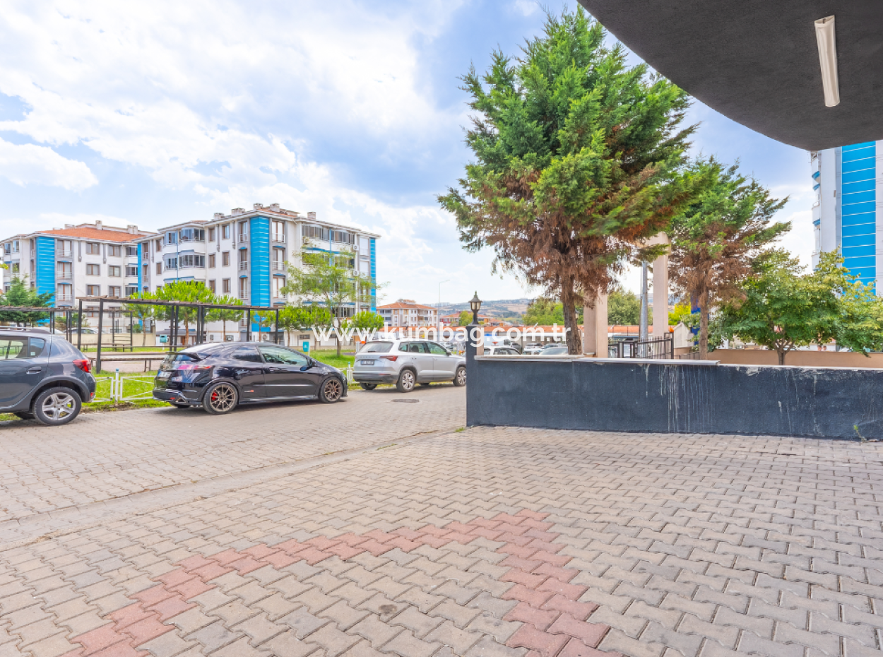 100 Jahre Mah. 135 M² Geschäft Zum Verkauf In Der Belebten Strasse
