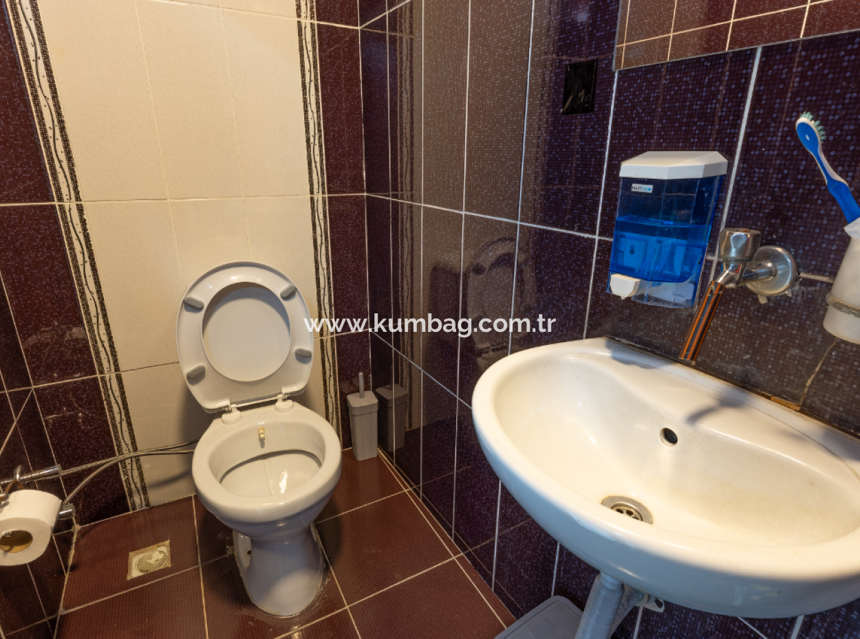 100 Jahre Mah. 135 M² Geschäft Zum Verkauf In Der Belebten Strasse