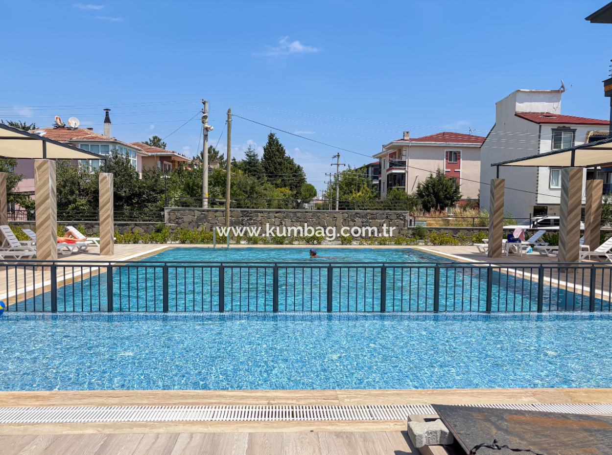 Luxus 2 1 Wohnungen Zum Verkauf In Kumbag Sea Side Komplex Mit Pool