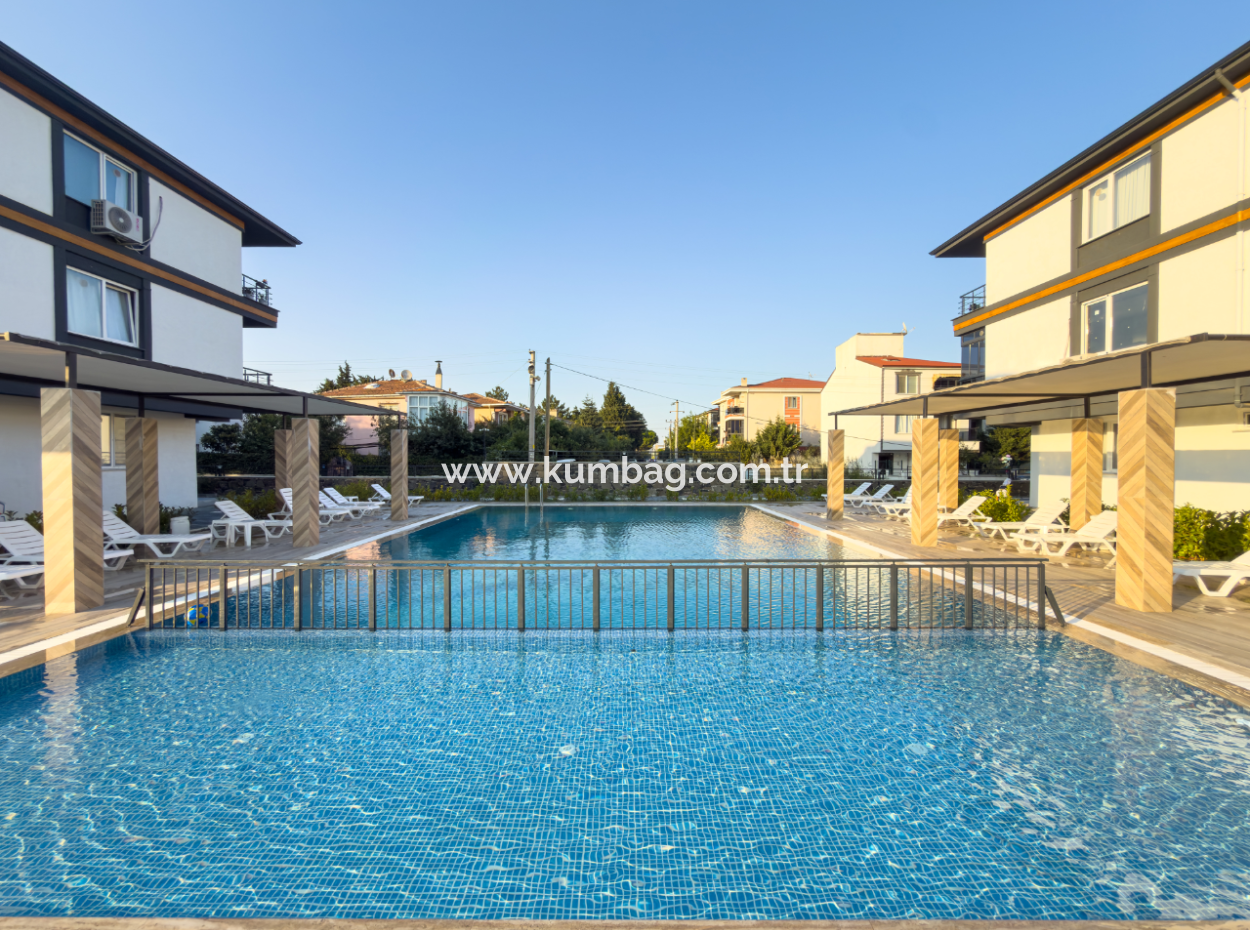 Luxus 2 1 Wohnungen Zum Verkauf In Kumbag Sea Side Komplex Mit Pool