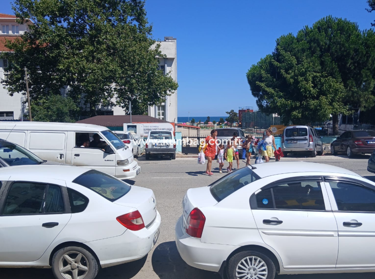 100 M² Grosser Laden Zum Verkauf Gegenüber Der Schule In Der Belebten Hauptstrasse In Kumbağ