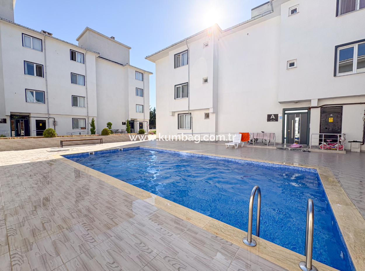 Ecke Zum Verkauf Mit Grossem Garten Und Siedlung Auf Einem Gelände Mit Pool 1 1 Wohnung