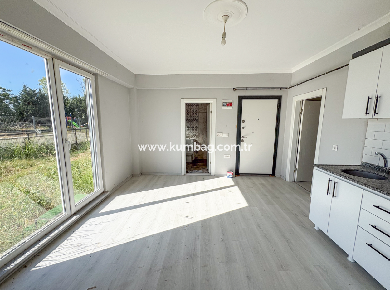 Ecke Zum Verkauf Mit Grossem Garten Und Siedlung Auf Einem Gelände Mit Pool 1 1 Wohnung