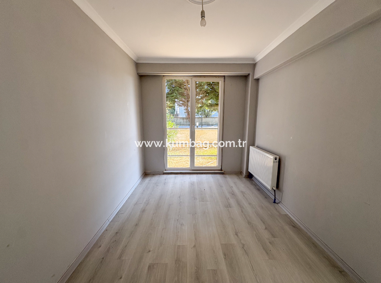 Ecke Zum Verkauf Mit Grossem Garten Und Siedlung Auf Einem Gelände Mit Pool 1 1 Wohnung