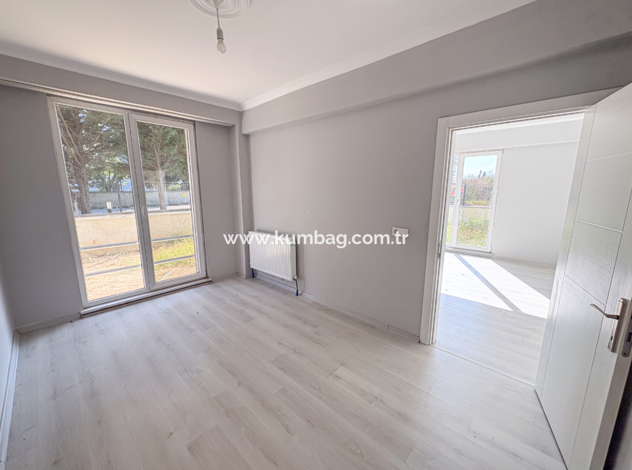 Ecke Zum Verkauf Mit Grossem Garten Und Siedlung Auf Einem Gelände Mit Pool 1 1 Wohnung