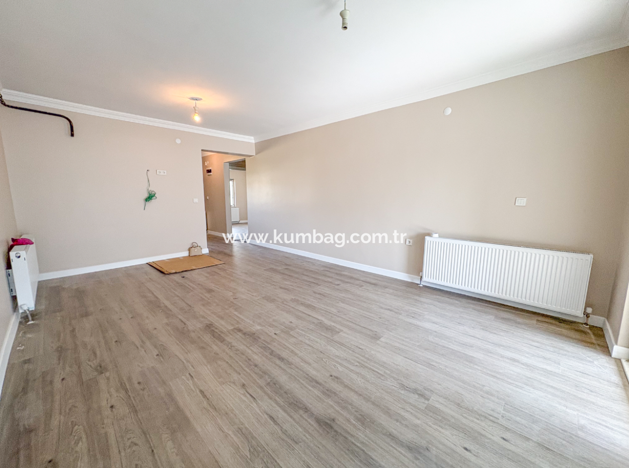 Geräumige 2 Und Eine Einzimmerwohnung Zum Verkauf Auf Einem Poolgelände Am Strand In Kumbağ