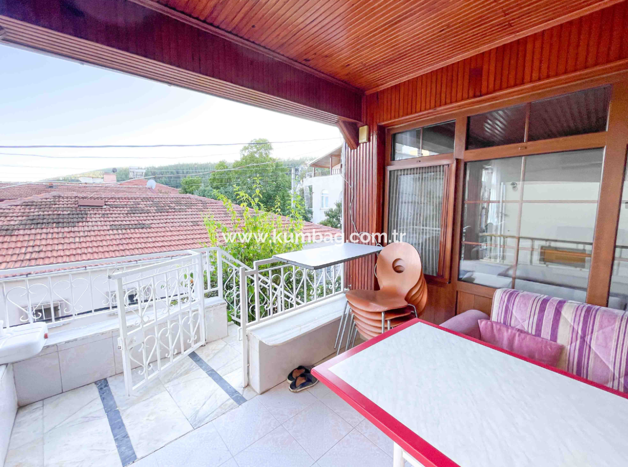 Zweistöckige Villa Mit Garten Zum Verkauf In Der Nähe Der Pazarstrasse In Kumbağ