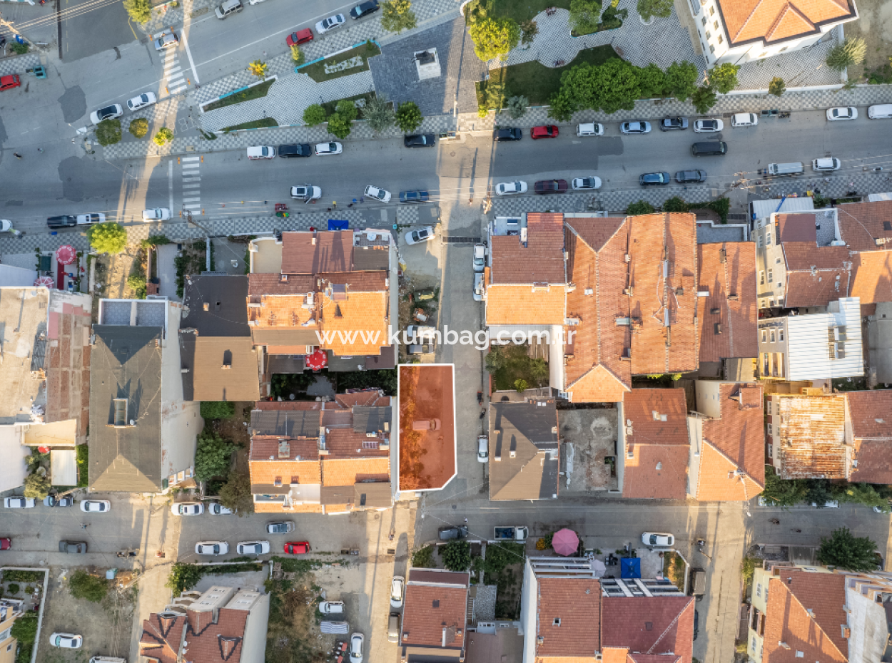 Ecke Angrenzendes Zoniertes Grundstück Zum Verkauf In Der Kumbağ Marktstrasse