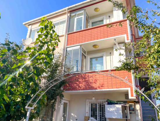 Geräumige 2 1 Möblierte Wohnungen Zur Miete An Der Meerseite Der Kumbağ-Strasse